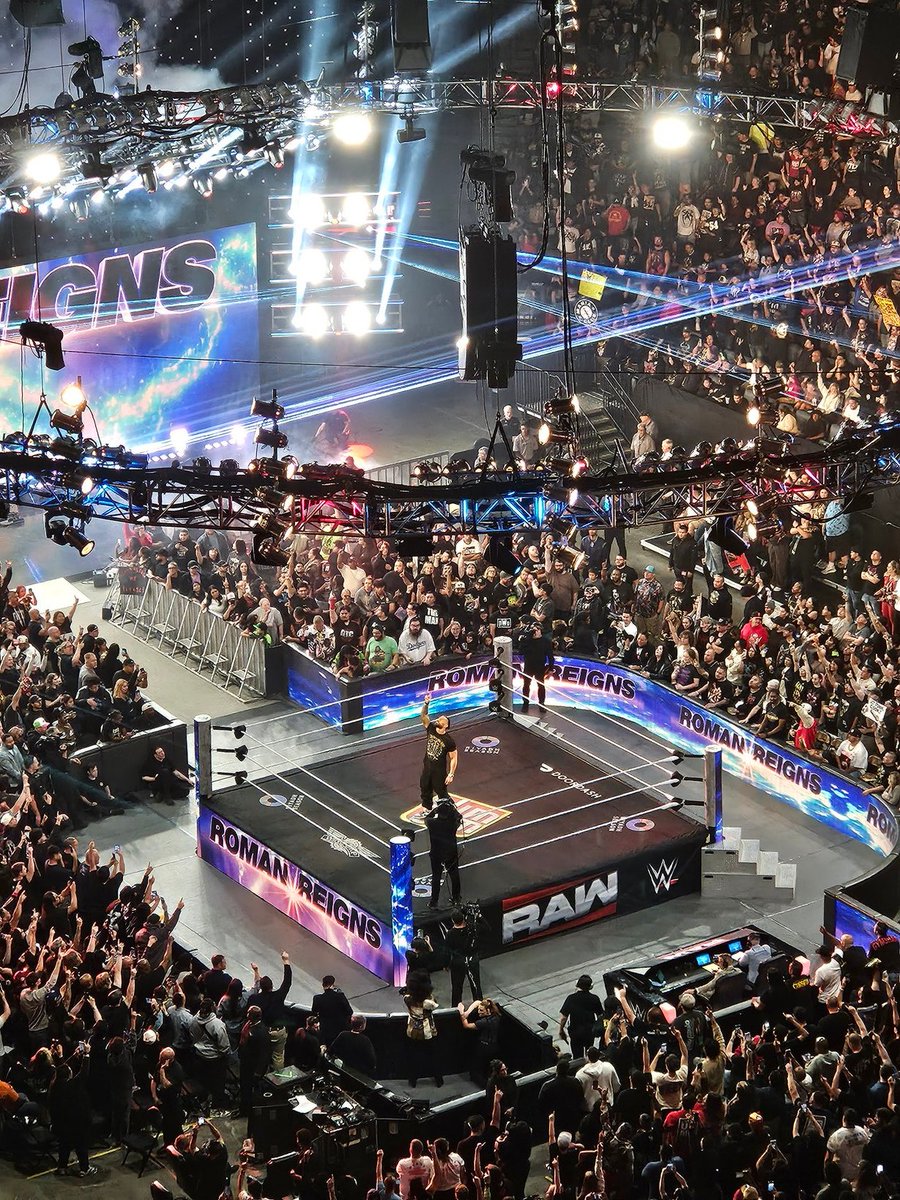 ImJPV_'s tweet photo. Photo/Video dump from #WWERAW  Absolutely loved it https://t.co/eRVGOQJaMw