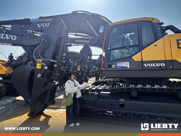 liebtycn's tweet image. LIEBTY Team Factory Video Shooting 🎥🏭
Team visited a machinery factory to film professional product videos 🚜
Capturing machine details and performance for global promotion 🌍
High-quality content to support overseas marketing 🚀
#FactoryVisit #Video #Construction #GlobalTrade