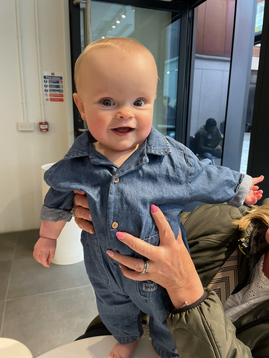 MinGreenwich's tweet photo. 11 April 2024 - We ventured down to Spitalfields market on a chilly morning. I settled mum at a table before heading off to buy Thai noodle for our lunch. Mum loved it much by throwing away her donut. We couldn’t find the way to graffiti spots, fortunately captured a lovely babe https://t.co/hqCJ0kXSvg