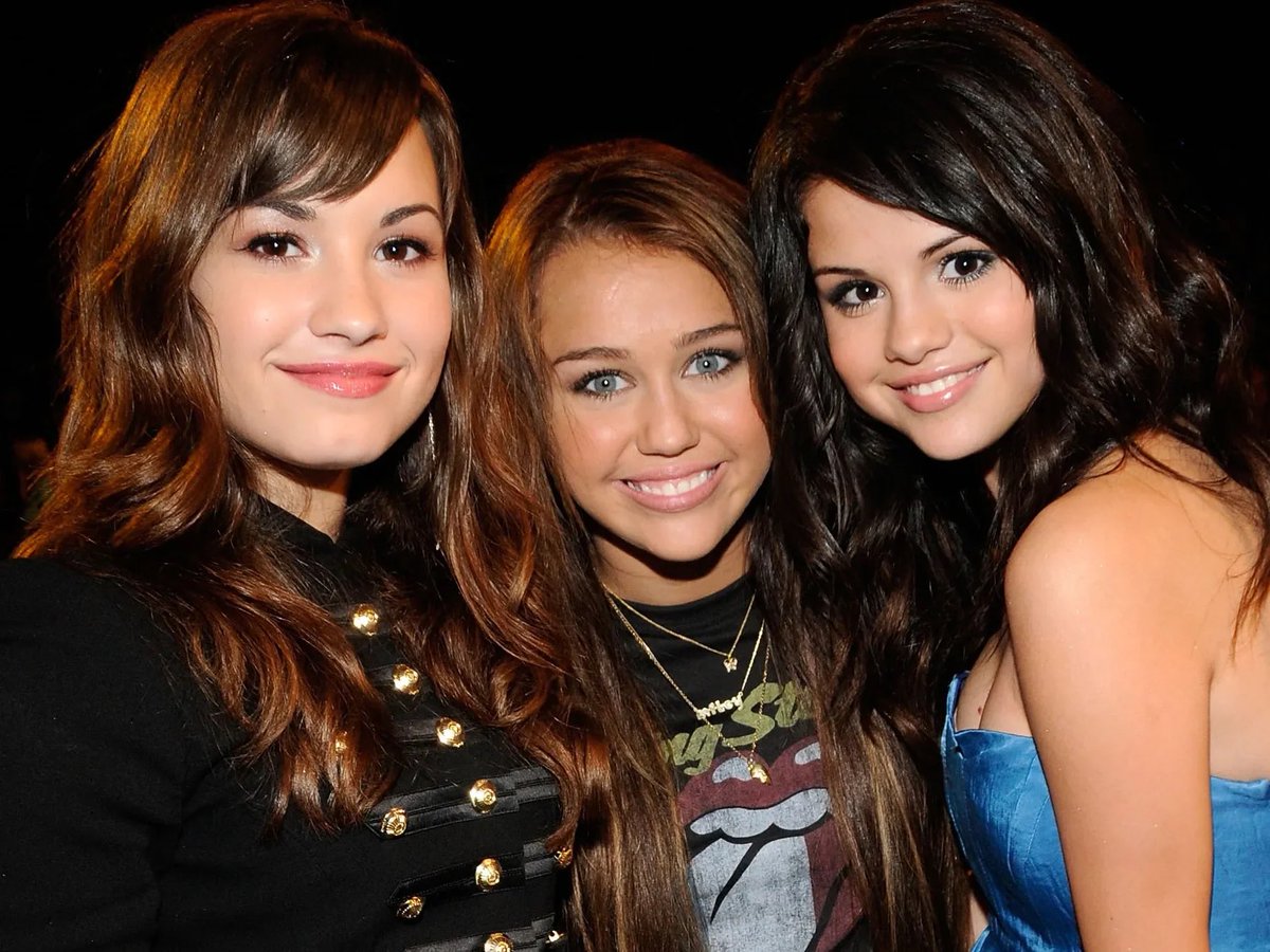 Miley Updates tweet media