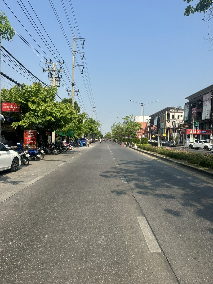 Rangsit199X's tweet photo. ดอนเมืองเล่นน้ำกันตรงไหน หรือเล่นที่ห้อง #ดอนเมือง #ทรงประภา https://t.co/Edd6X1UG3F