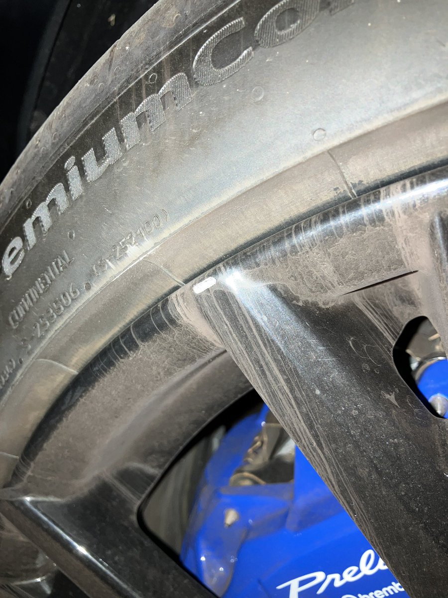 TuneCar251204's tweet image. ついに縁石にヒット
いつかやると思ってたけど、コンフォートのふわふわした乗り心地に油断した
あとフラッシュ焚くとホイール汚い
#BF1 #プレリュード