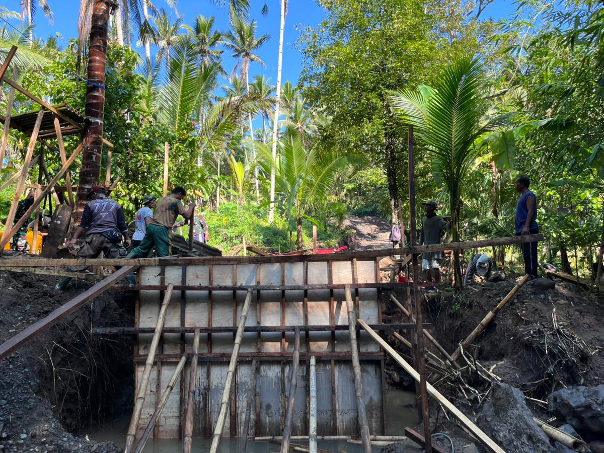 Kodam9Udayana's tweet image. Masuki Tahap Abutmen, Pembangunan Jembatan Garuda di Jembrana Kian Strategis

#JembatanGaruda #Kodim1617Jembrana #TNIManunggal #PembangunanDesa #InfrastrukturUntukRakyat