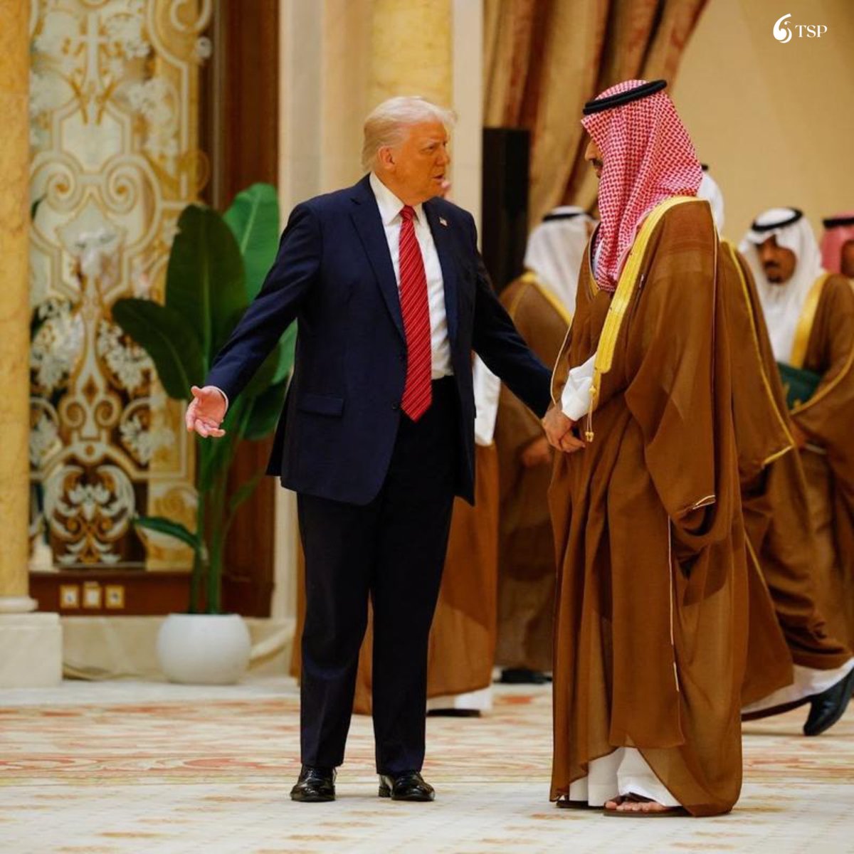 وول ستريت جورنال: السعودية تضغط على واشنطن لرفع الحصار عن مضيق هرمز واستئناف المفاوضات مع إيران