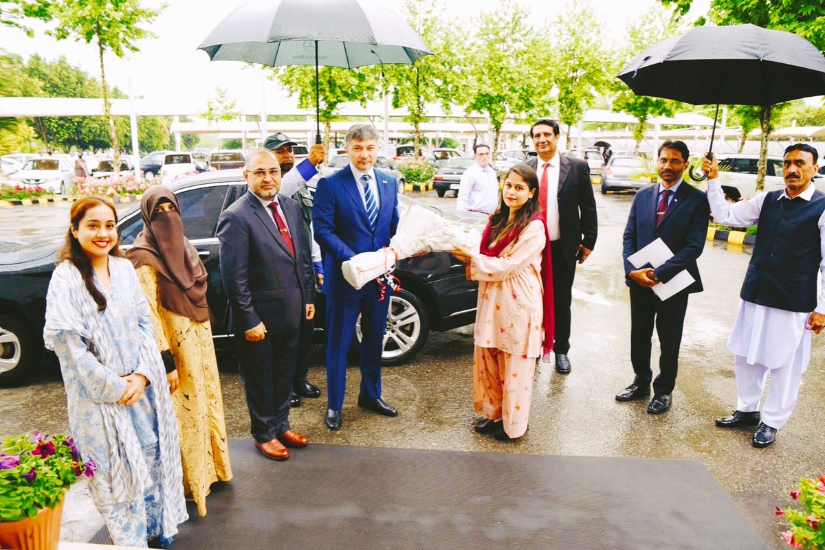 NiloNuml's tweet photo. NUML had the pleasure of hosting H.E. Mr. Yerzhan Kistafın, Ambassador of the Republic of #Kazakhstan, during his courtesy visit to the Rector #NUML.
The Ambassador commended NUML’s impactful role in advancing academic excellence

#NILO #NUMLIAN @KazEmbassyPK https://t.co/9lw8H5lH5H