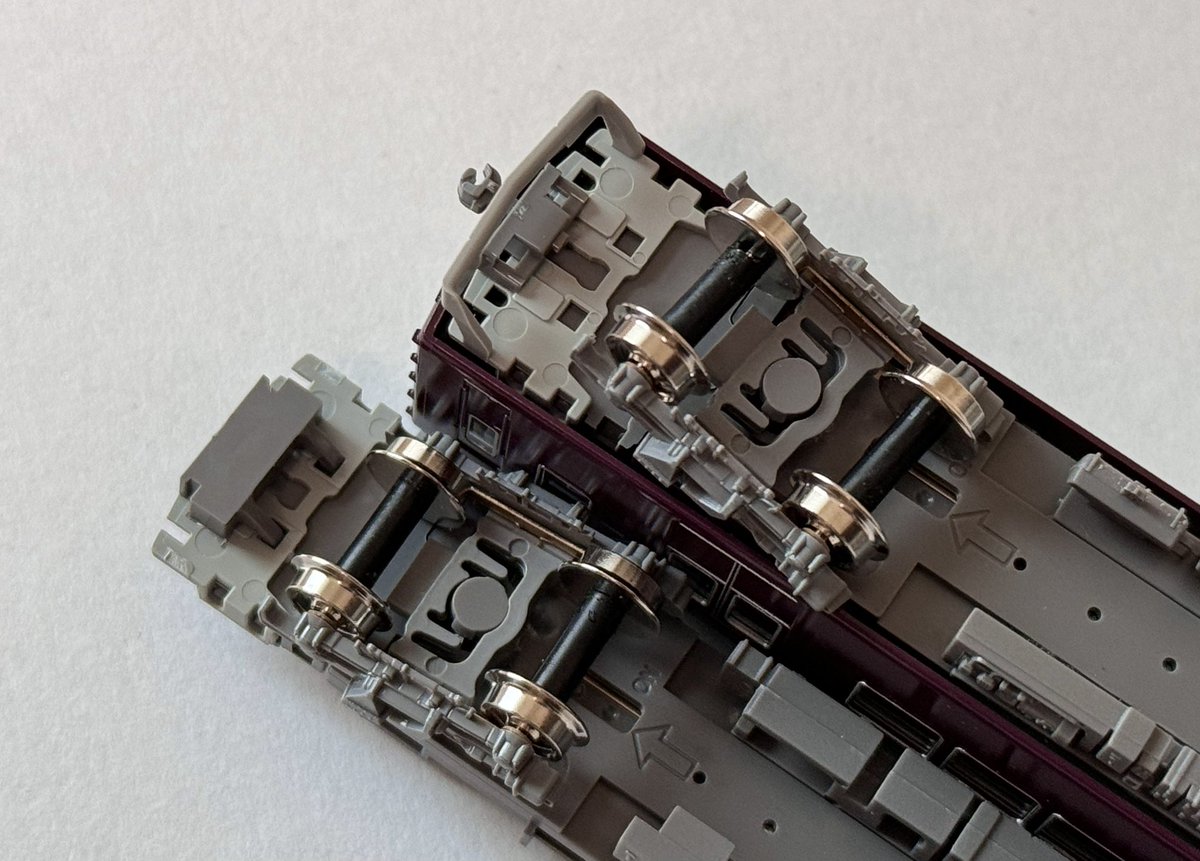 FS369's tweet photo. GMの阪急7300新仕様、中間運転台部分のドローバーパーツはスカートをポキっと折ってるんですね
なんだか勿体無い、、 https://t.co/RImKNNP8xh