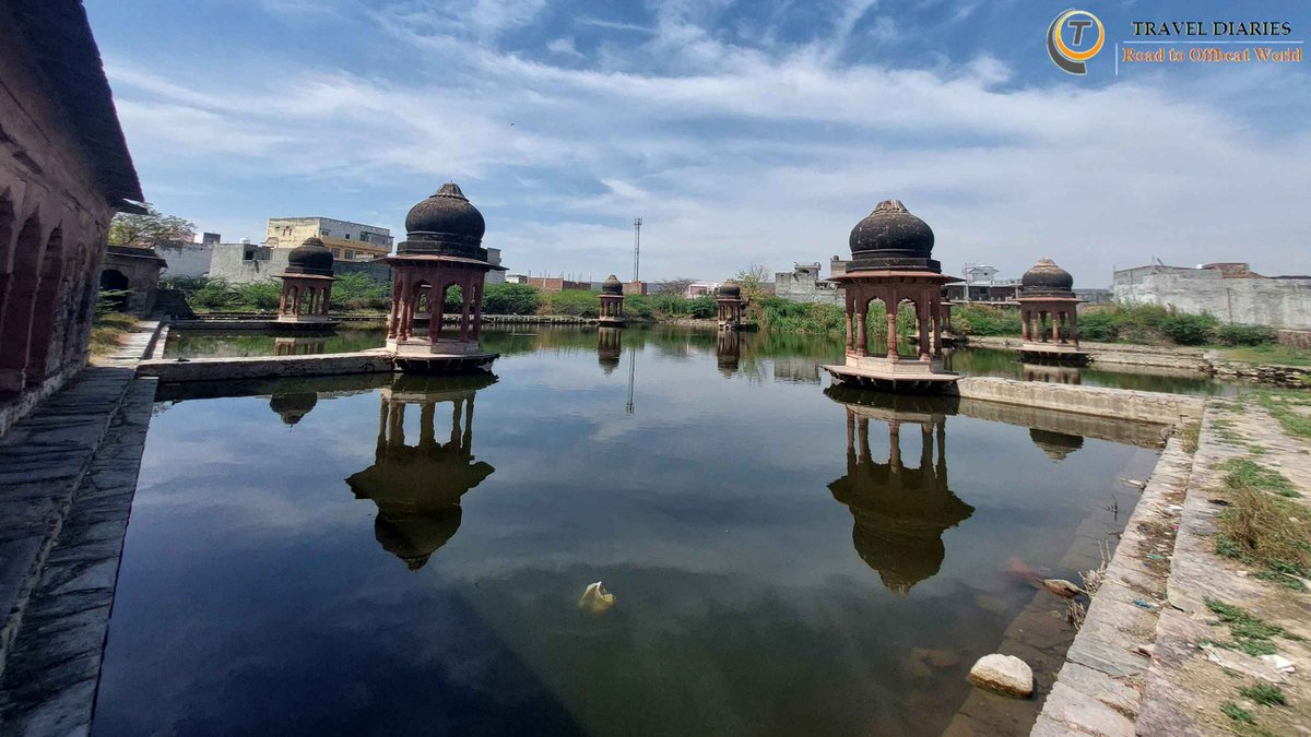 GAURAVIIFT's tweet photo. An unknown spot, Chuhimal ka Talab was built in late 18th century in Nuh as a private retreat. Pond has 8 octagonal chatris (small open pavilions) and water of this pond has never dried.

https://t.co/LNvTLlLmPk

#luckyvagabond #Offbeatgems #Forgottenspace #Haryanatourism https://t.co/sirEQlFRif