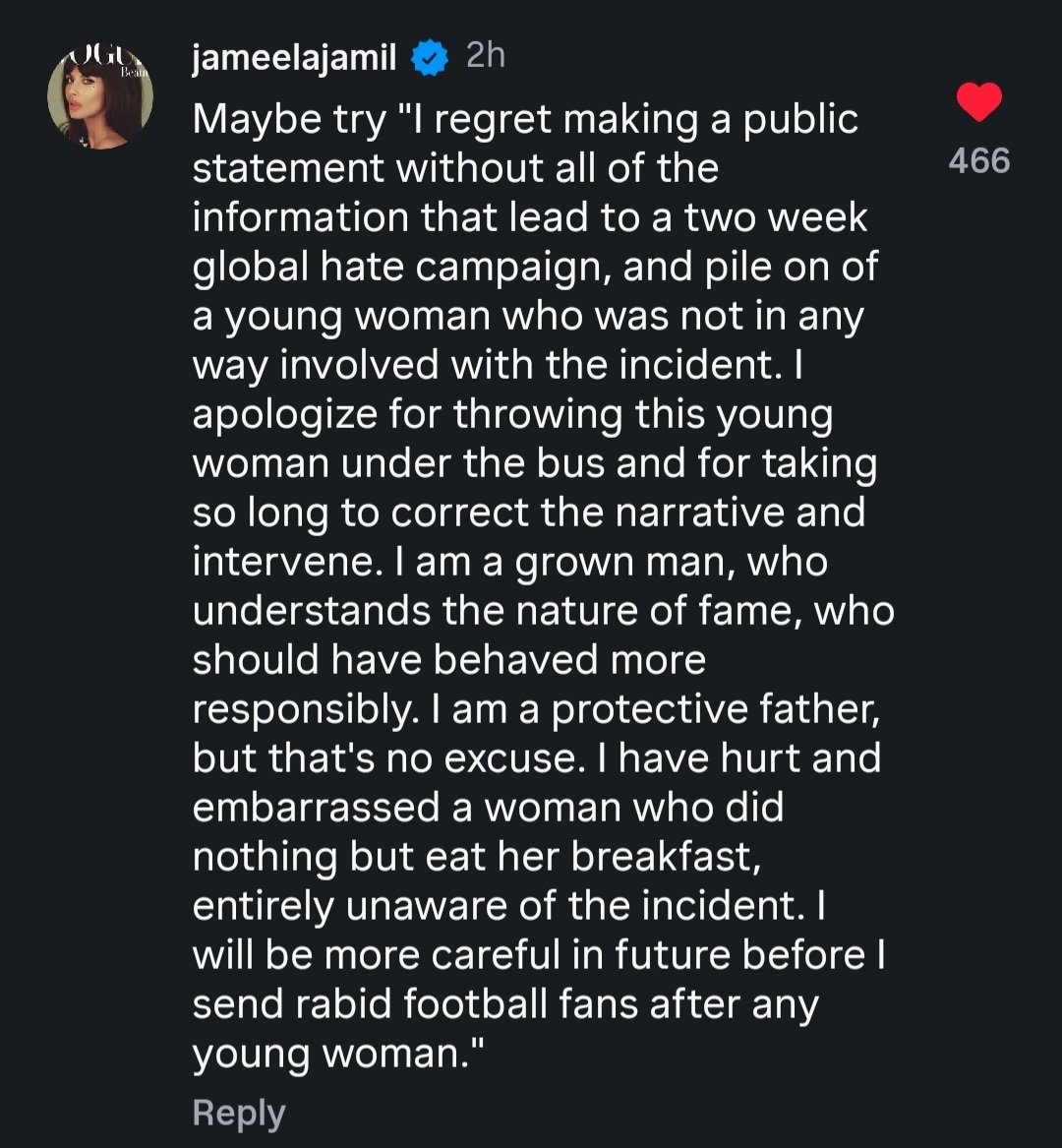 🐣 val tweet media