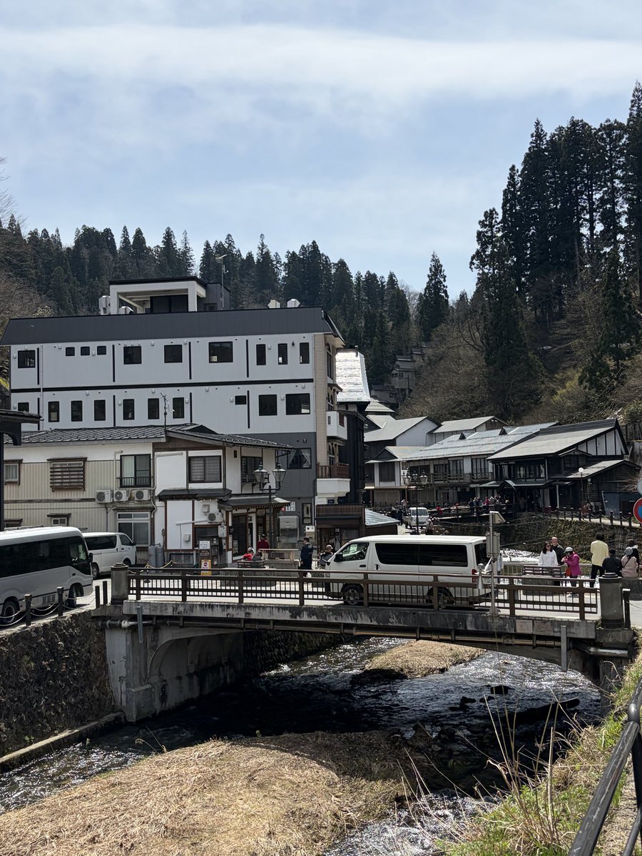 ginzan_info's tweet photo. 12:25現在の銀山温泉です。気温は20℃ https://t.co/p8B6UqG7qx
