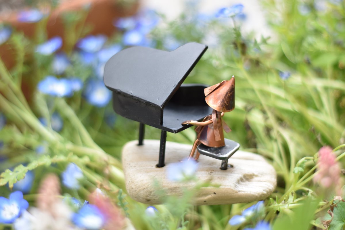 atelier_ours's tweet photo. ＊Creemaにて販売中＊
イベントに向けて 毎日制作しています

完成した作品の一部をCreemaに出品します
https://t.co/ls8cUrBZN2

『ミニピアノ』 https://t.co/IgL2e0sSP9