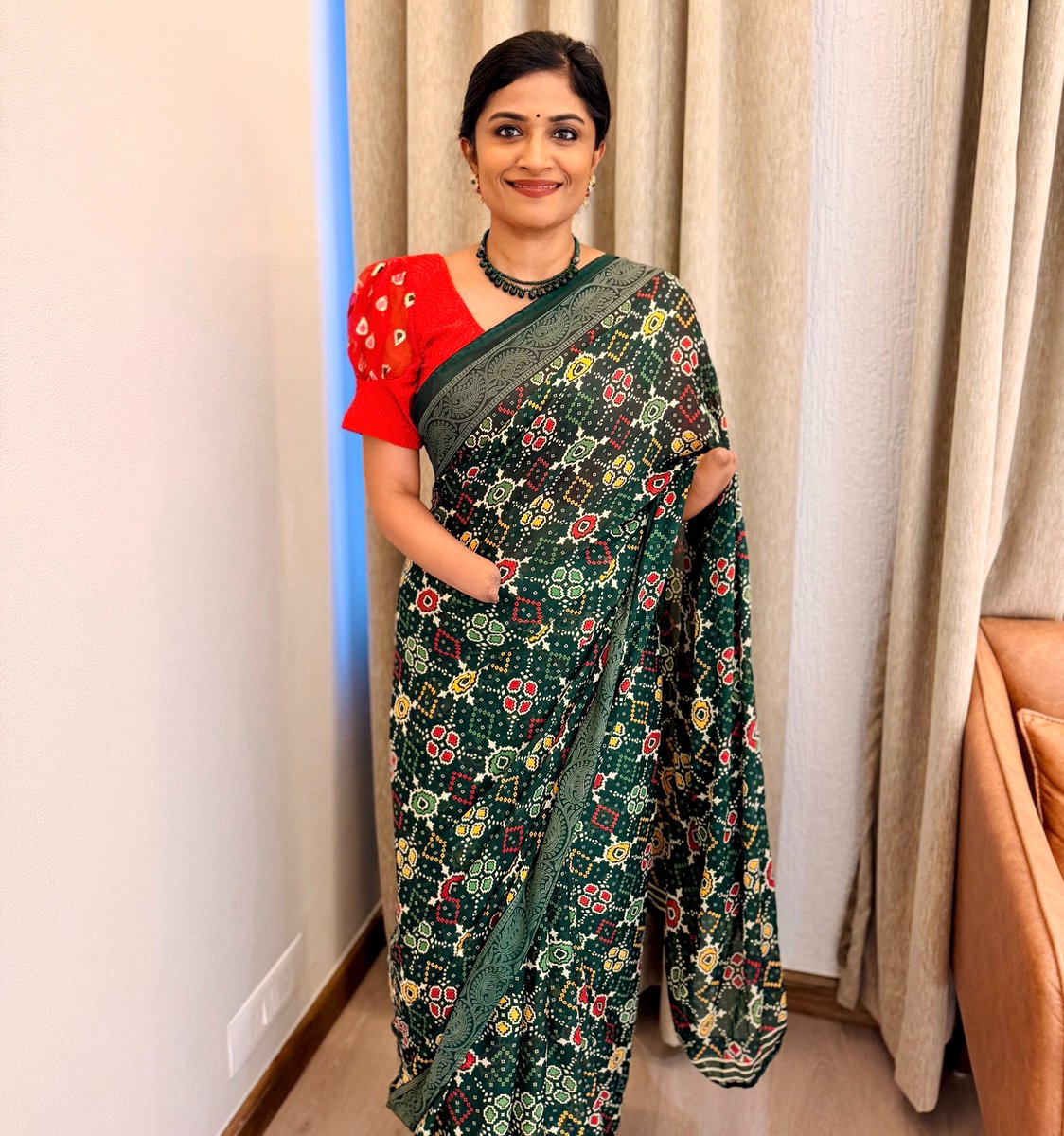 MalvikaIyer's tweet photo. Iniya Tamil Puthandu Nalvazhthukkal! Happy Tamil New Year. ♥️ https://t.co/W7NXf1tkNu