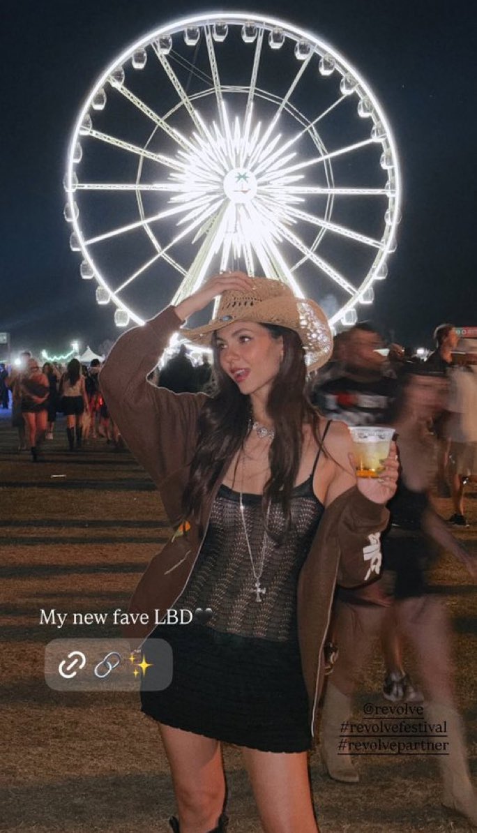 VictoriaCrave 🌗 tweet media