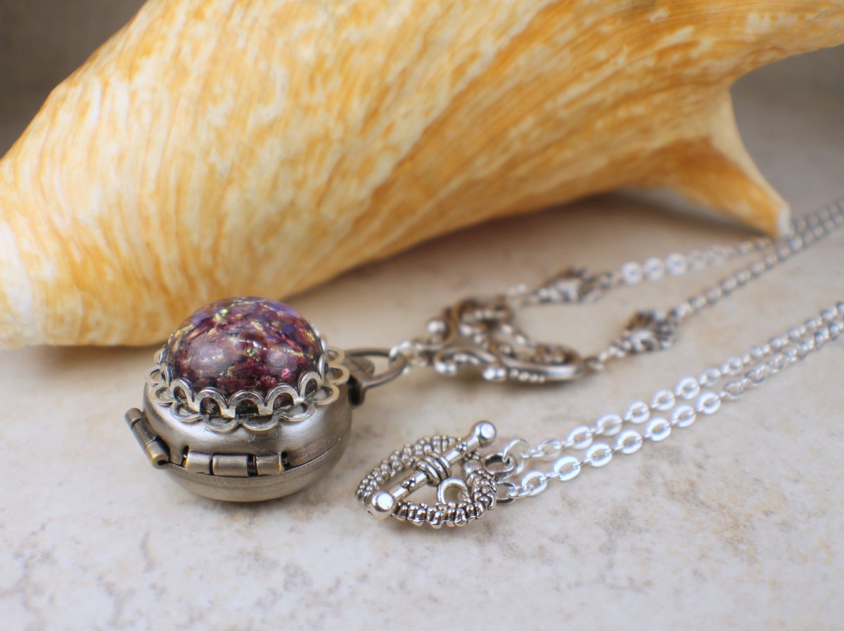 charsfavorite's tweet photo. Capture precious memories in style with our Amethyst Glass Opal Four Photo Locket, yours for just $75.00. A timeless keepsake for any occasion. #JewelryLover #MemoryKeeper

Shop Now https://t.co/gymUcCgacw https://t.co/RhO7KUSmTP