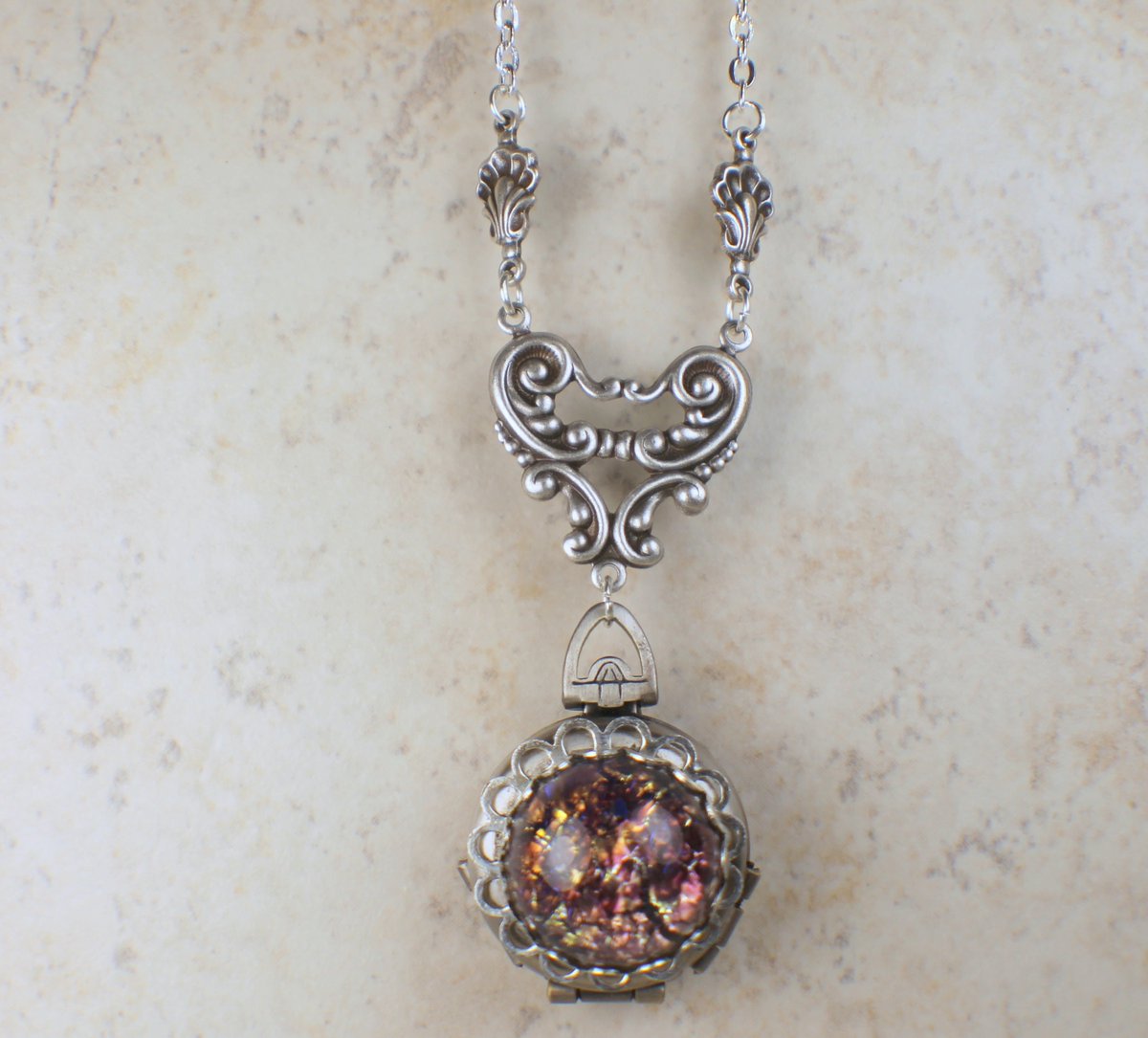 charsfavorite's tweet photo. Capture precious memories in style with our Amethyst Glass Opal Four Photo Locket, yours for just $75.00. A timeless keepsake for any occasion. #JewelryLover #MemoryKeeper

Shop Now https://t.co/gymUcCgacw https://t.co/RhO7KUSmTP
