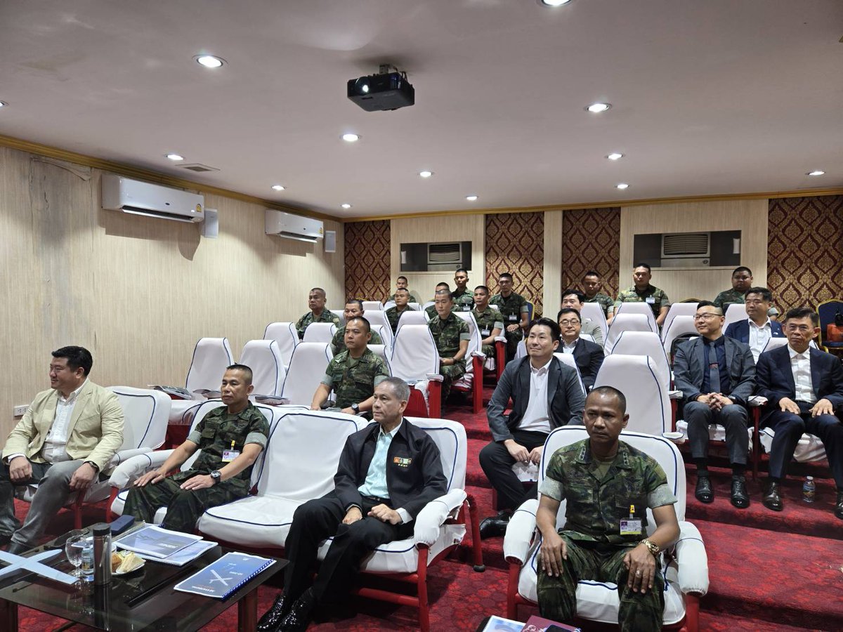 I visited the Royal Thai Navy Marine Command and introduced South Korean defense industry products to the commander and soldiers.