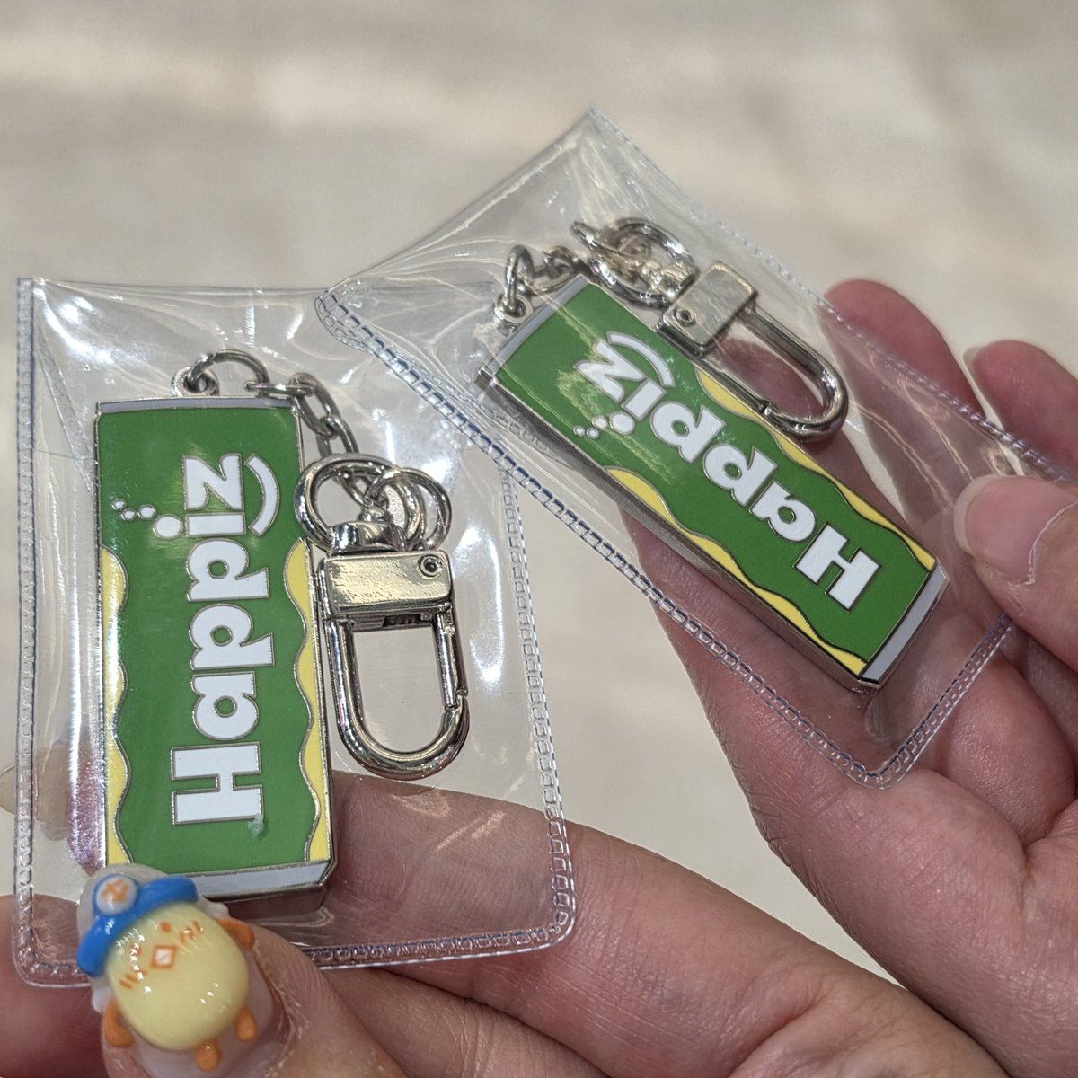 JuA_YOON0321's tweet image. 산하가 먹어본 레몬🍋 음료수~~🙂😆
먹고 음미한 다음에~왜 눈 똥글해졌는지 
알거같아🫢🤭 이야아아 마싯네에😳🤪 
나도 제로 안좋아하는데 마싯엉😋 #윤산하
키링도 산하가 눈이 똥글했었던😶 음료 키링으로~
로하동생이 뽑았는데 아주 기깔나게 잘 뽑음😚

#happiz #해피즈 #프리바이오틱소다