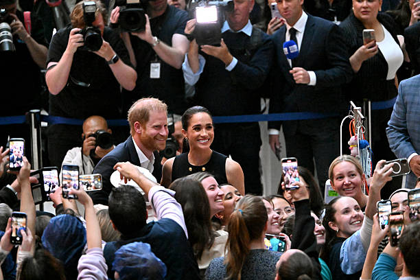 MoaChordata's tweet image. #HarryandMeghan are just extremely good at this royal thing. You can't fake this kind of engagement. #Australia #GettyImages