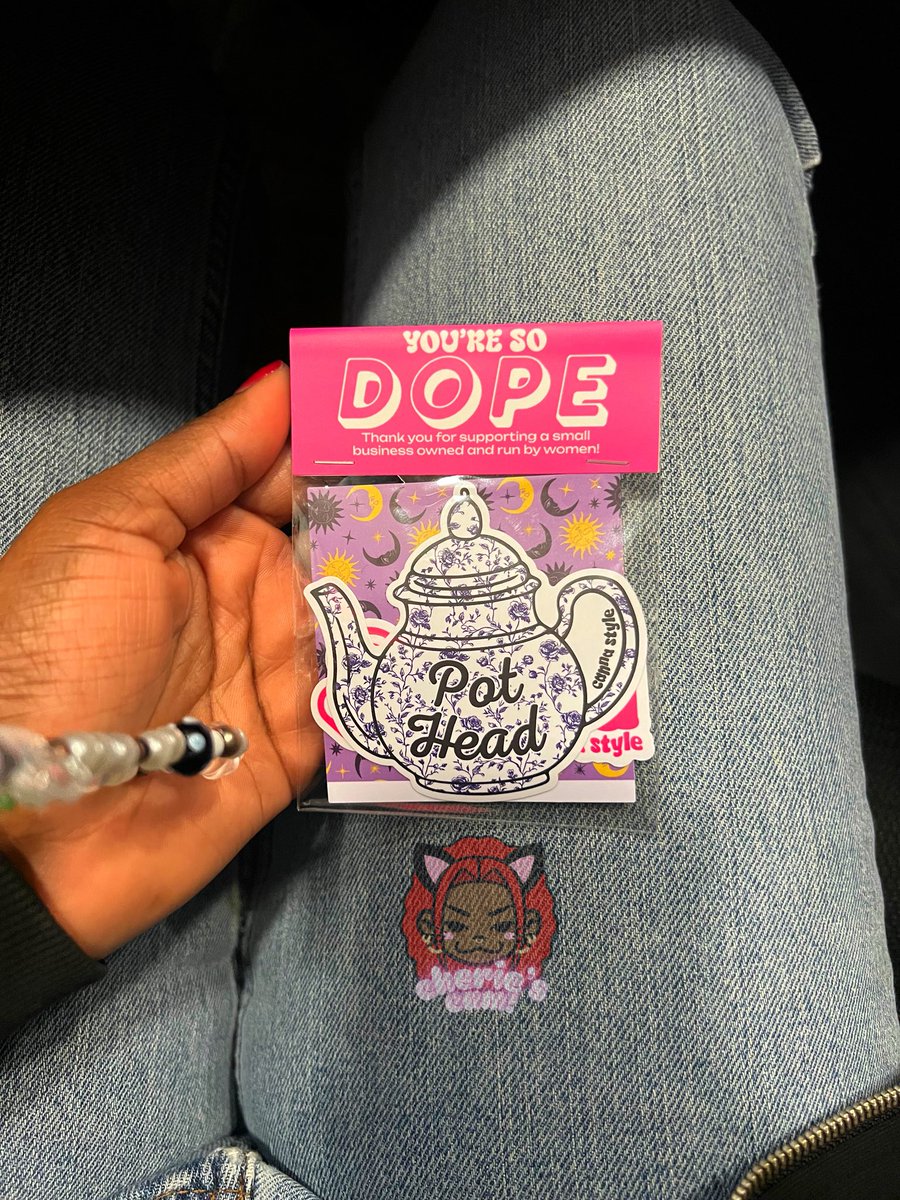 eatyourcherie's tweet photo. my new @ShopCannaStyle piece came!!! yayyyy :3 https://t.co/b7lqXriZJH