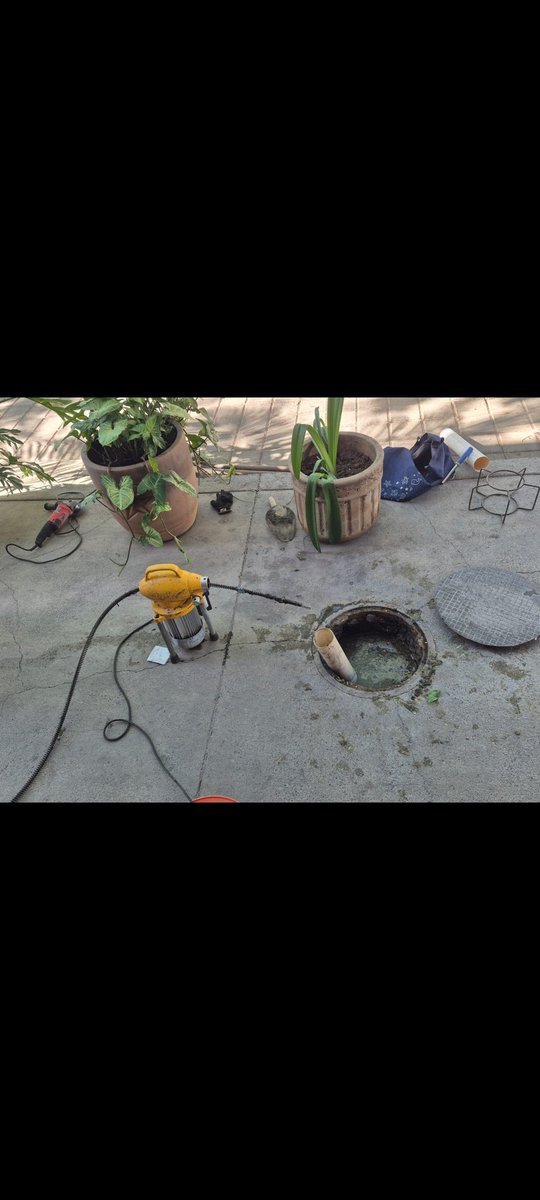 BarrioSnAntonio's tweet photo. @PabloLemusN @VeroDelgadilloG @siapagdl favor d atender alcantarilla anegada, ya se está metiendo a las casas y en la calle se sale el agua del drenaje. Reporte 11576102. Calle Epigmenio Glez entre rayón y obreros, frente a parque.Dicen acudieron pero los vecinos ahí estaban.Grax https://t.co/DBrQURsvkC