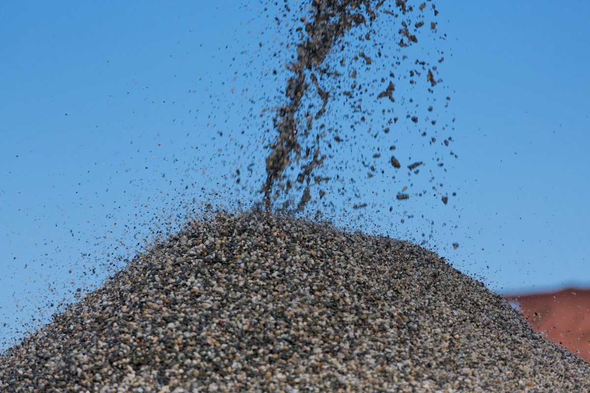 ClsMarketWatch's tweet image. Data released by the General Administration of Customs suggests that #China's #RareEarth #exports from January to March amounted to 32,077.1 tons, with an export value of 4.87 billion yuan (approx. 0.71 trillion USD), representing year-on-year increases of 30% and 159.9%,