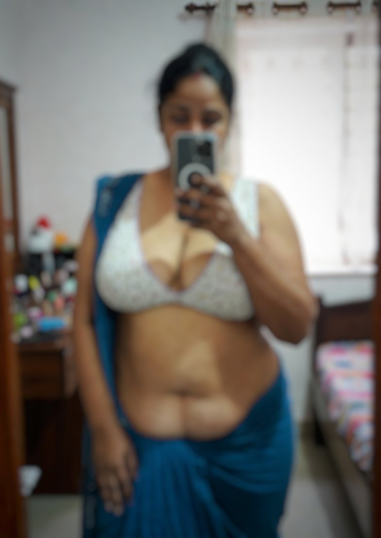 saree_glitz's tweet photo. Dm for exclusive contents😋 https://t.co/qQnKt2herW