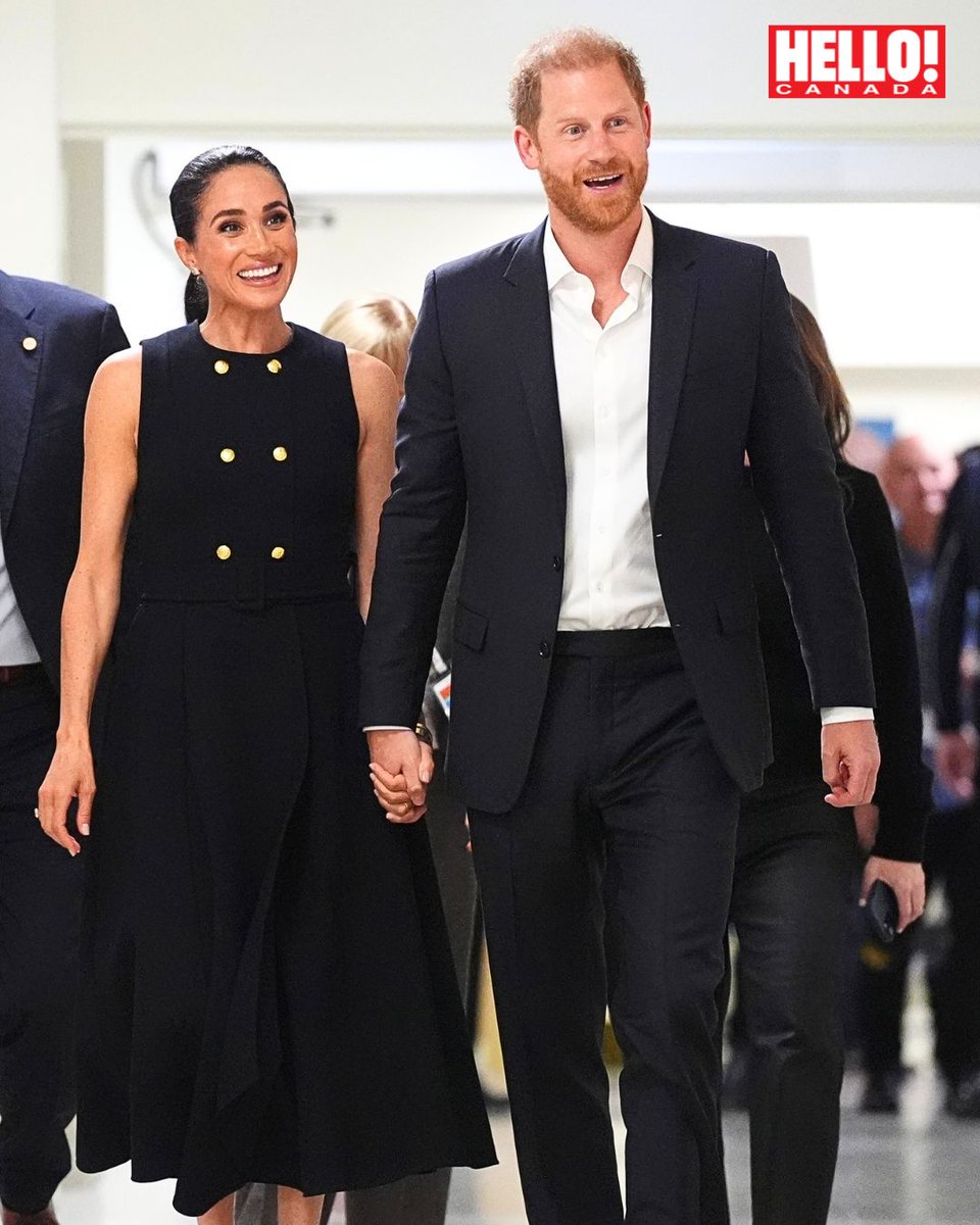 HelloCanada's tweet image. Harry and Meghan have arrived in Australia! ✨ The Duke and Duchess of Sussex thrilled young patients at Royal Children's Hospital in Melbourne as they kicked off their four-day visit Down Under 🇦🇺

#princeharry #meghanmarkle #australia

📸: Getty