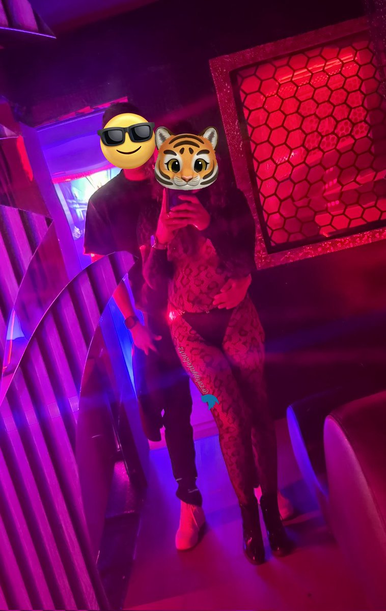 Zury y Axel tweet media