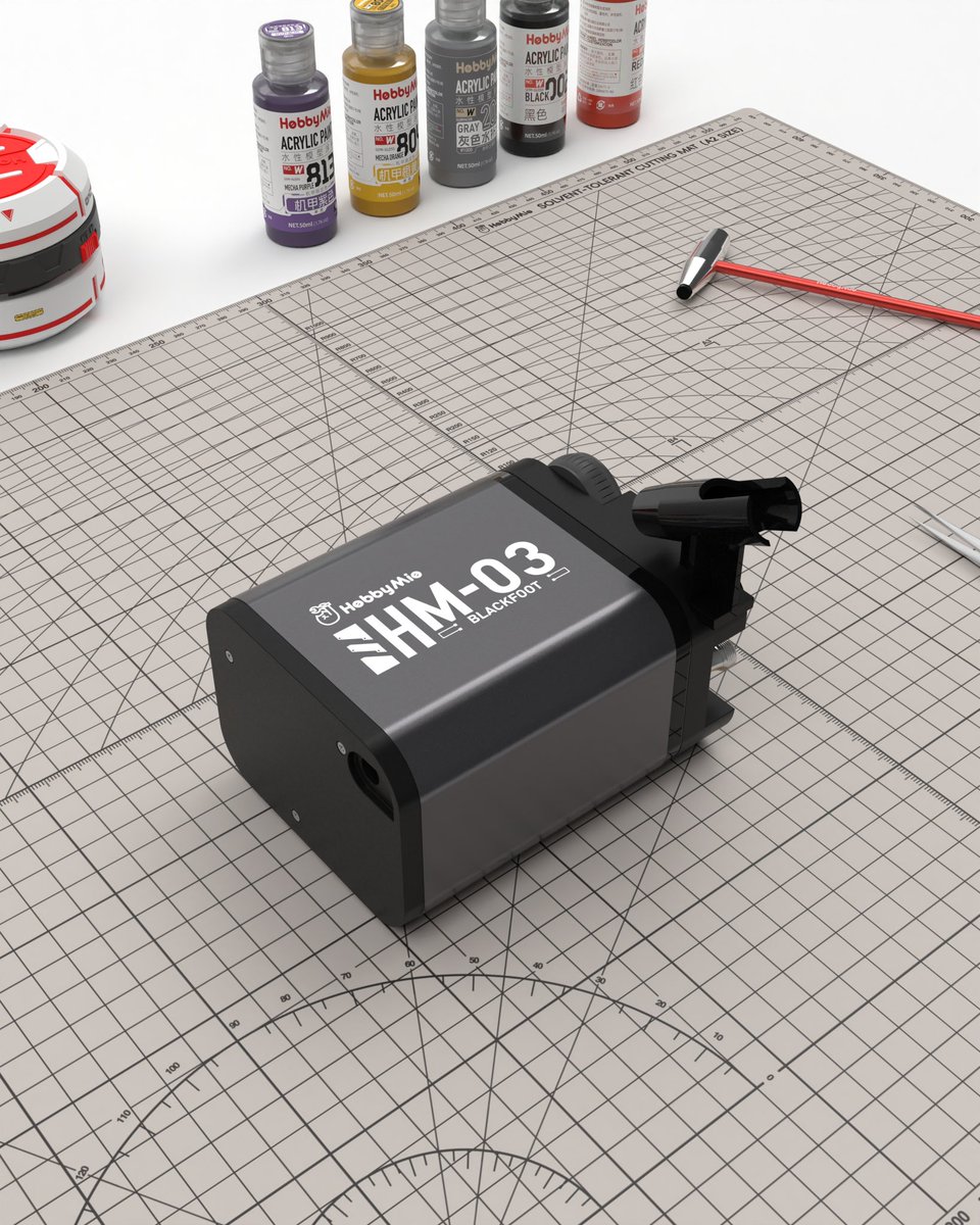 [新製品予告] hobby mio 超小型エアコンプレッサー「Blackfoot」、まもなく登場！
今回の新製品が、ミニエアコンプレッサーの概念を再定義し、「にゃんポンプ」の時代を切り開きます。
製品名：HOBBY MIO HM-03 [Blackfoot]