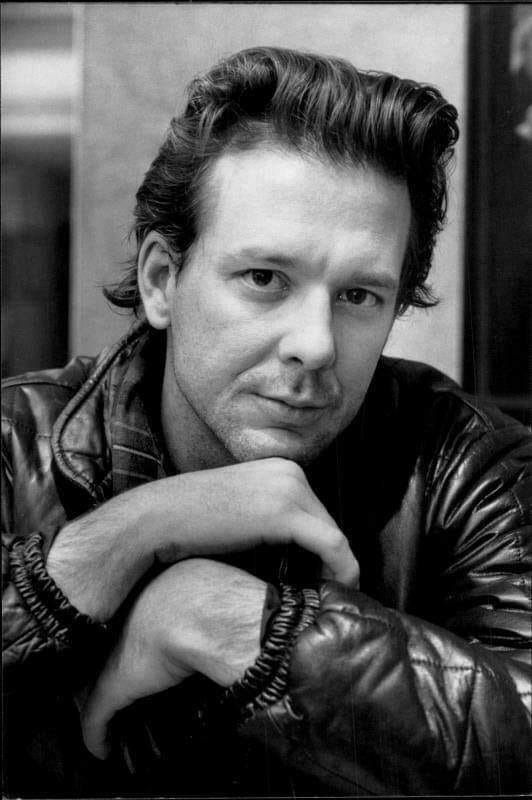 wJkHMh98XnXoQZ2's tweet image. one of my favourite young mickey photos

#MickeyRourke