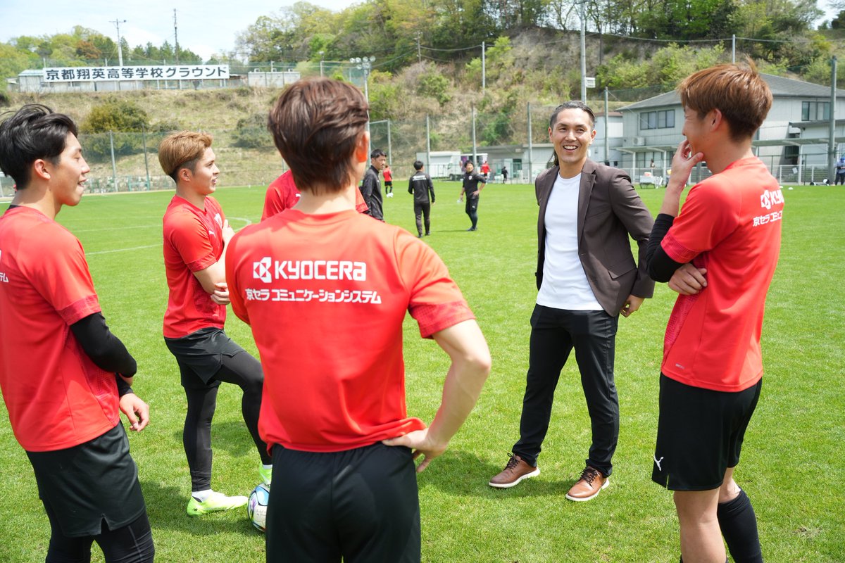 sangafc's tweet photo. 先日、引退を発表された #久保裕也 さんがサンガタウンに来てくれました✨
おかえり、ユウヤ😊

#sanga #京都サンガ
#サンガアカデミー https://t.co/CKd2rsO28N