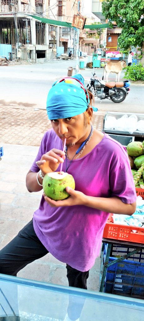 chawlacsk's tweet image. Sun, fun, and #coconuts for everyone!