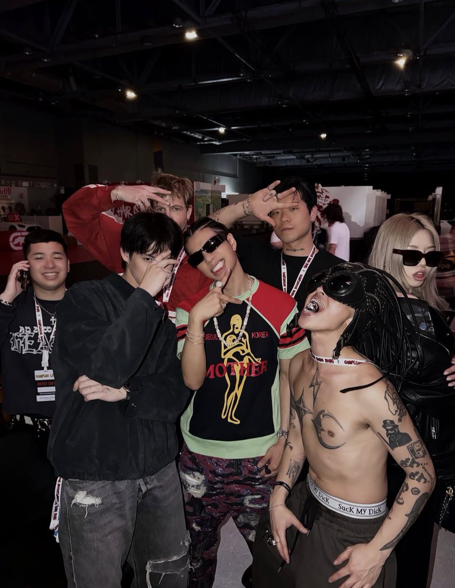 ImageofBRIGHT's tweet image. #tb Hongkong mood 🤍🤘🏻
#recap #hongkong

[ IG: @dew_nattawut ] 
🔗 instagram.com/p/DXGPFdWkyWh/…

Thank you for sharing kha 🖤

#bbrightvc @bbrightvc