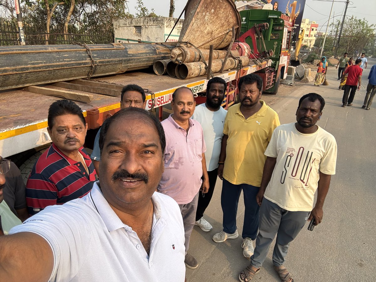 raj_daripally's tweet image. #Saroornagar #Bridge #Lingojiguda #PriyaDarshiniPark
#Mmc
Today, a piling machine for bridge construction at Saroornagar Lake has been successfully received after a 5-day journey from Cochin. Another machine is expected soon, which will help speed up the work.

I thank Honorable