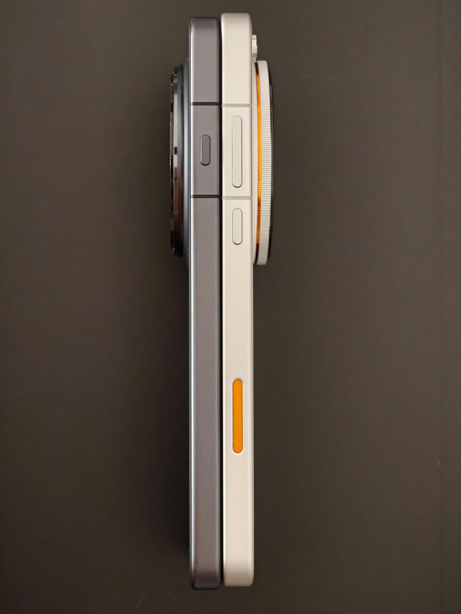 TECHINFOSOCIALS's tweet image. Oppo Find X9 Ultra &amp;amp; Oppo Find X8 Ultra Side-by-Side.

Visually some of the Difference between the last Generation Oppo Ultra vs this Generation are

➡️ Larger Camera Module with more Protrusion
➡️ Slimmer Bezels &amp;amp; Smaller Chin Size
➡️ Increase in Thickness
➡️ More Orange Accents