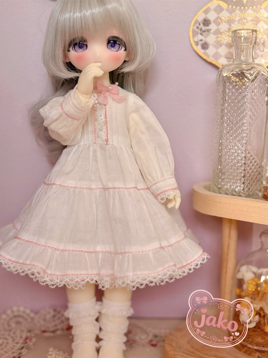 jyako30's tweet photo. ちなみにわたしが作る服は！こういうのしか作れないしこれが好き！
綿ローンオフホワイトメインにチェーンステッチでライン付けにビーズとかスパンコールとかで装飾！
 #Tinyfox https://t.co/Up8cNoGtfR