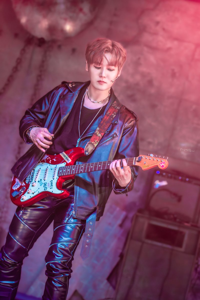 Pep_pic's tweet photo. 260408 16:00 <펑크🎸> 스페셜 커튼콜

M11. 깨어나

글렌 役 | #양지원 배우님 
-

인페르노 전체에 우리 노래를 퍼트리는 거야. https://t.co/4Xipl5mvfY