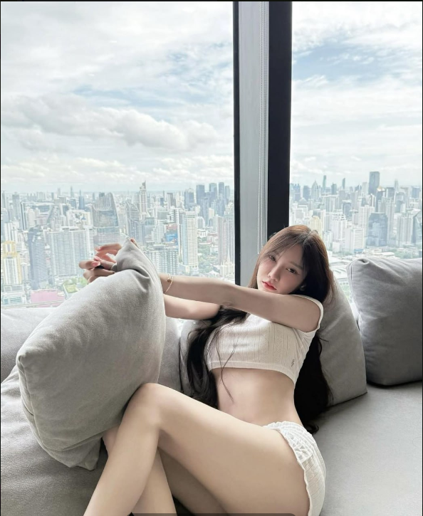 yourflower2639's tweet image. Hãy để thành công lên tiếng thay bạn…
Đừng vội phô bày khi mọi thứ chưa thực sự đạt được ✨
Meet Sarah – vẻ đẹp Á Đông chuẩn mực 🇸🇬🇰🇷💖
Visit Asia before joining your maker...🥰🥰
#AsianBeauty #Mindset #Elegance