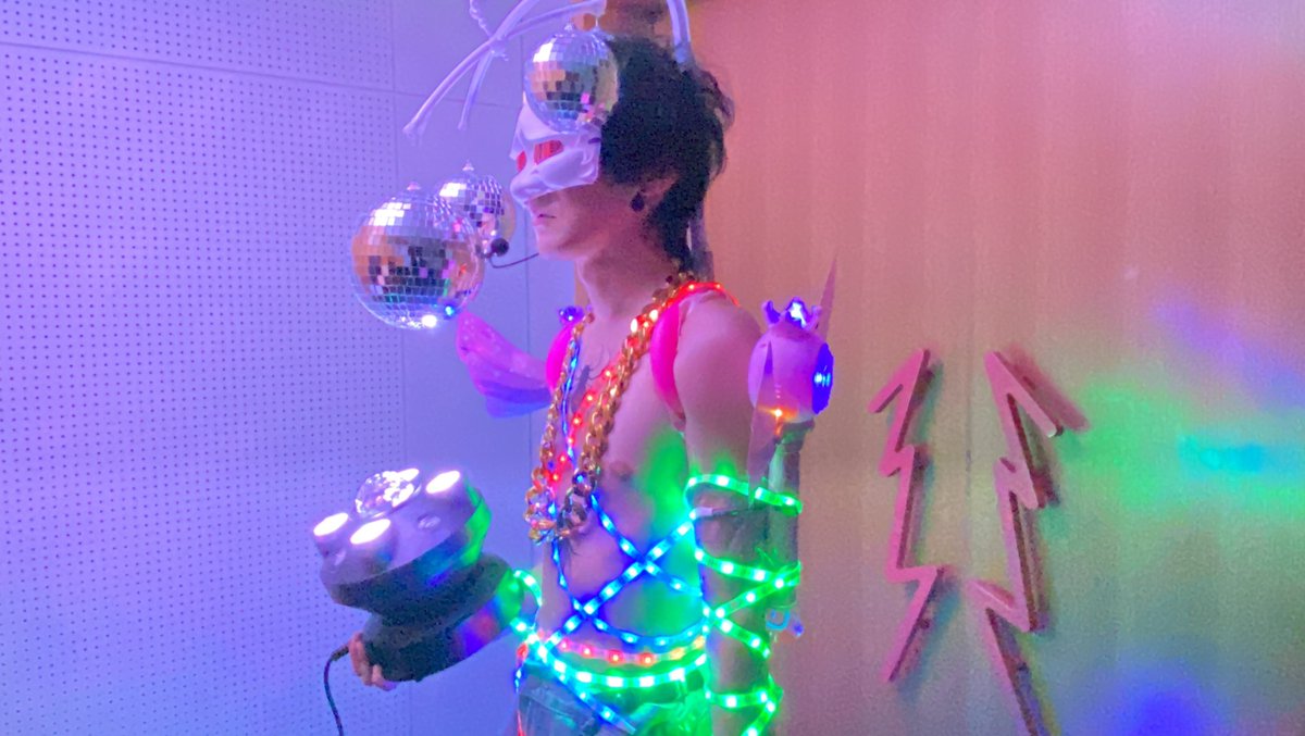 あろま tweet media