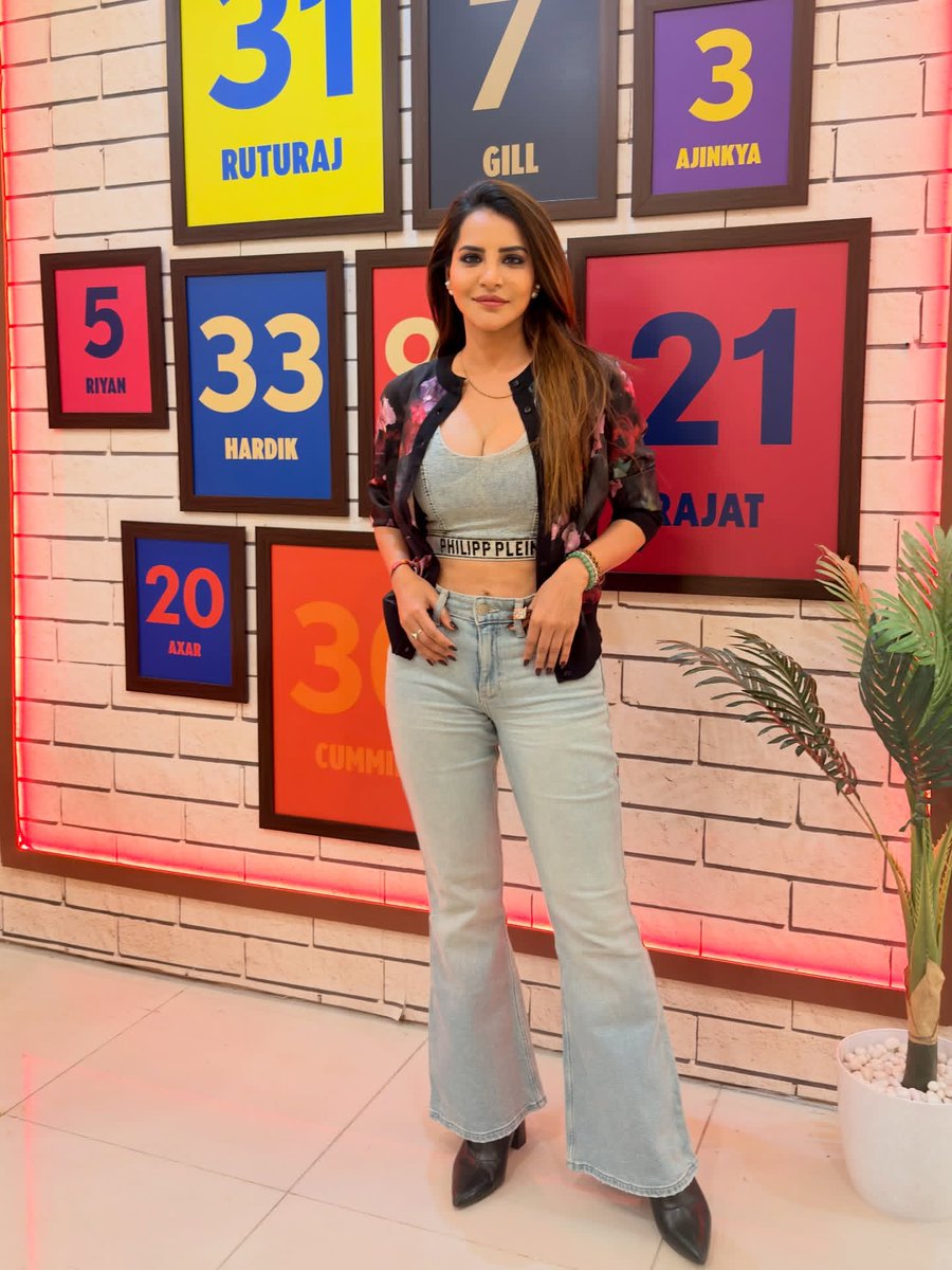 Weekendvibes_'s tweet photo. Ashu Reddy 🩶🥰

#Ashu #AshuReddy https://t.co/ViCgXmAFCD