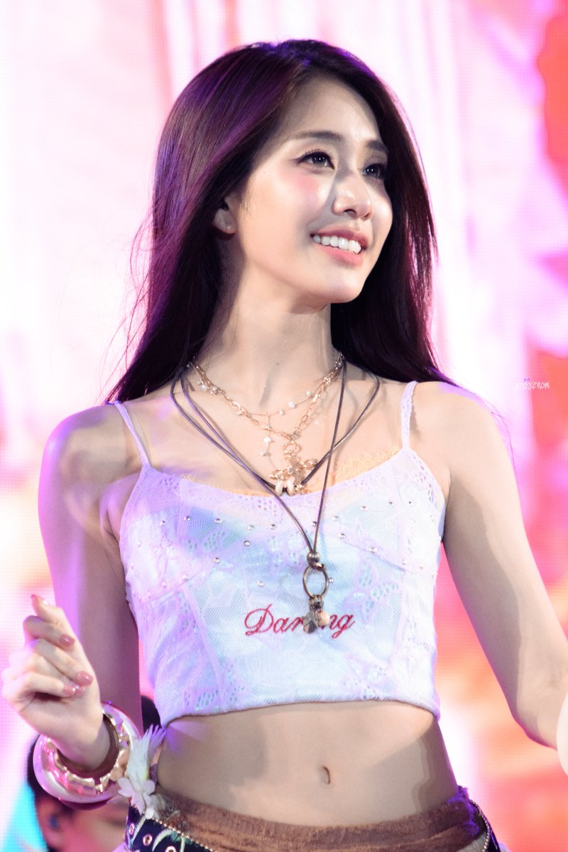 ᴍᴏᴏɴᴇ、 tweet media