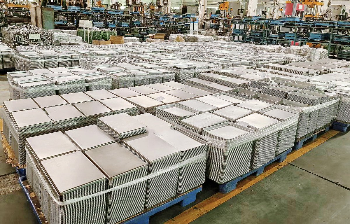 Sufficient flat sheet trays for regular items . #trays #bakingtrays #deepdrawingpressedtrays #breadtrays #nonsticktrays #bakewareset #bakingmold #bakingindustry #bakingidea #bakingtrend #fabrications #cakemold
