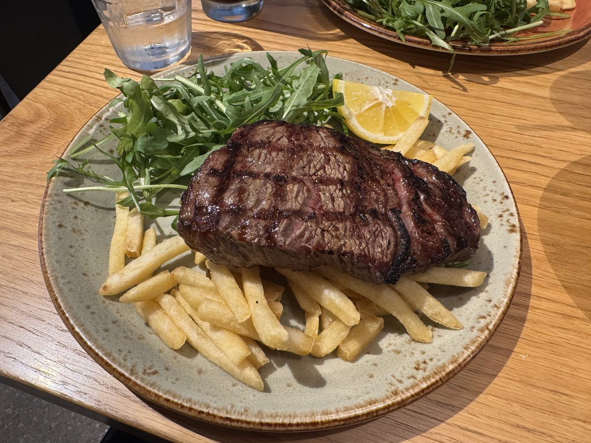 ともーら tweet media