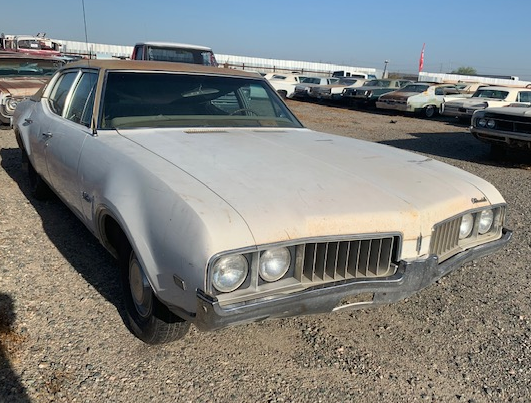 randomly selected car of the day: 1969 Oldsmobile Cutlass Supreme Town Sedan
📷 dvap.com