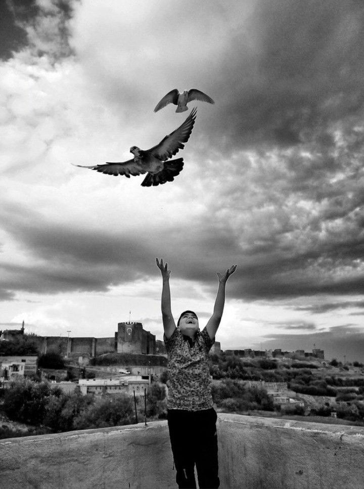 Günaydınlar güzel insanlar ''SANA GÖKYÜZÜ ISMARLADIM GÜLÜŞLERİNDE GÜNEŞ BATSIN DİYE..NAZIM HİKMET'' dostlukla🙏🙏🙏