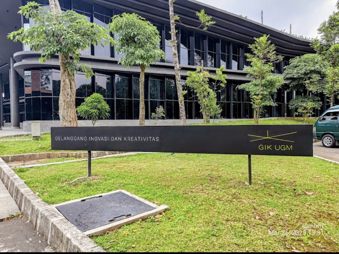 TxtdariUGM tweet media