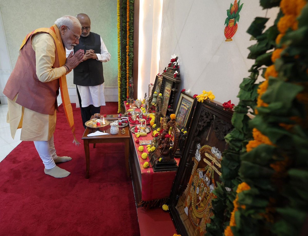 Narendra Modi tweet media