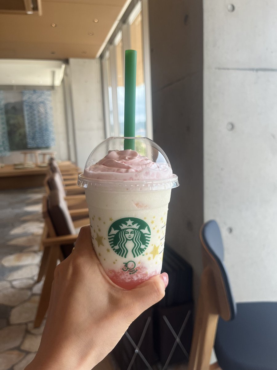 9713_oki's tweet image. #musicshower
お昼のラジオカーは、明日OPENの📍スターバックスコーヒーあけみおてらす店 よりお届け！
名護を象徴する「あけみお」の名前を冠したこのテラス、明日から3店舗がオープンです✨
海に一番近いスタバ🏝️オーシャンビューの店内でコーヒー飲んでくつろげちゃいます🥺
那覇帰りたくない…笑