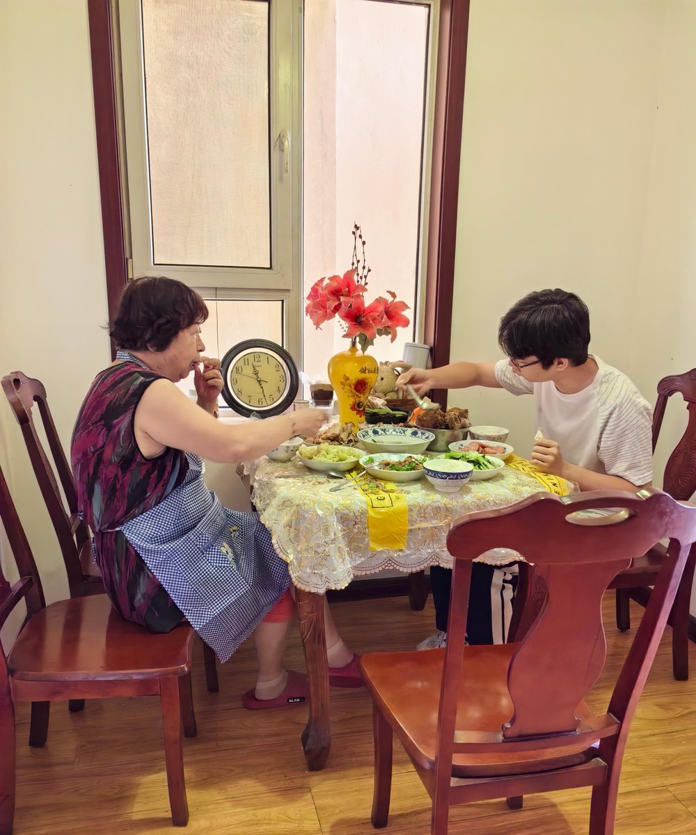 theblobby's tweet photo. Cozy Sunday with my favorite people—baking, laughing, no plans. Perfect chaos of flour on noses u0026 stories that never end. https://t.co/wcZy9NlcCb