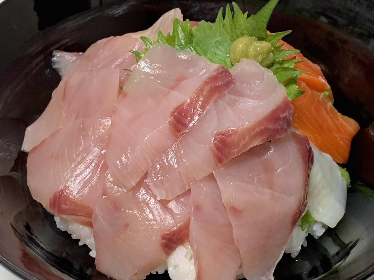 ＠もつ tweet media