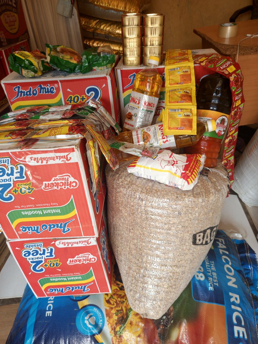 snowballfoods's tweet image. #197000 Foodstuffs combo, best deal

✅Rice 50kg
✅ Beans 25kg
✅ Noodles 6 cartons 
✅Veg oil 2l 
✅Banga Palm oil 2l
✅Maggi knoor 3 packs
✅ Sardine 10pcs
✅Tomato paste 4 rolls 
✅ Seasoning 1 roll 
✅Lasor 1 roll
✅Salt big 1

We are so affordable and we give value for your